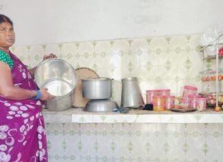 प्राथमिक विद्यालय से सिलेंडर और चावल चोरी:कादिराबाद में प्रधानाध्यापक ने दी शिकायत, पुलिस जांच में जुटी प्राथमिक विद्यालय से सिलेंडर और चावल चोरी:कादिराबाद में प्रधानाध्यापक ने दी शिकायत, पुलिस जांच में जुटी