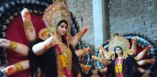 भक्त मां दुर्गा की प्रतिमाएं ले जाने में जुटे:रेहरा बाजार में शारदीय नवरात्रि का उत्साह, पूजा पंडालों में स्थापना की तैयारियां तेज भक्त मां दुर्गा की प्रतिमाएं ले जाने में जुटे:रेहरा बाजार में शारदीय नवरात्रि का उत्साह, पूजा पंडालों में स्थापना की तैयारियां तेज