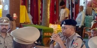 लेहड़ा देवी मंदिर में नवरात्रि सुरक्षा पर पुलिस ब्रीफिंग:ड्यूटी पर तैनात पुलिसकर्मियों को दिए गए जरूरी निर्देश, भीड़ प्रबंधन पर जोर लेहड़ा देवी मंदिर में नवरात्रि सुरक्षा पर पुलिस ब्रीफिंग:ड्यूटी पर तैनात पुलिसकर्मियों को दिए गए जरूरी निर्देश, भीड़ प्रबंधन पर जोर