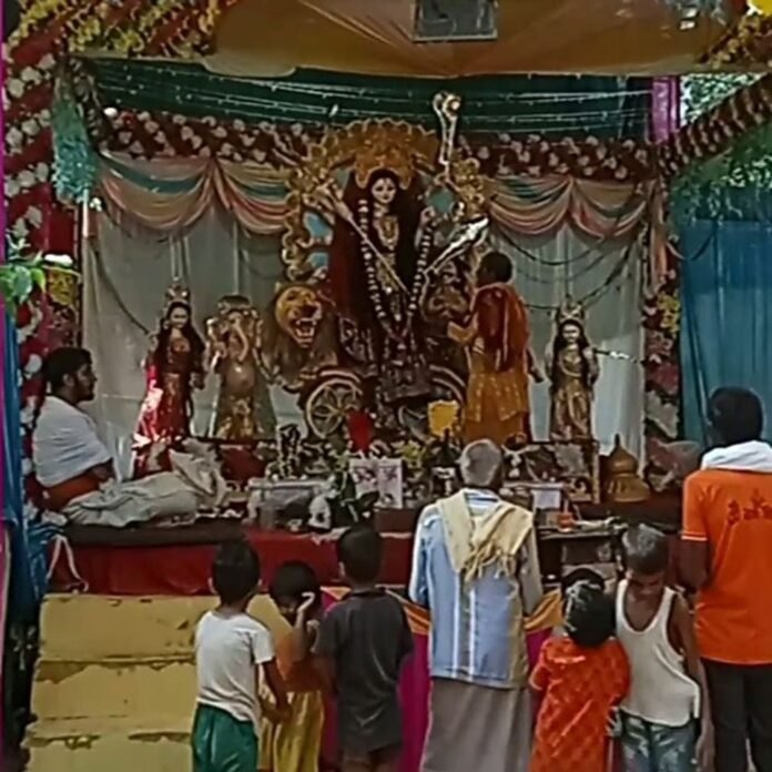 नासिरगंज में मां दुर्गा की आरती शांतिपूर्ण माहौल में हुई:शारदीय नवरात्रि के दौरान श्रद्धालुओं ने लगाए जयकारे, भक्तिमय हुआ वातावरण