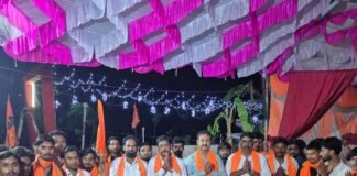 ब्लाक प्रमुख ने पंडालों में पहुंचकर की सुख-समृद्धि की कामना:गैंड़ास बुजुर्ग के ब्लॉक प्रमुख राकेश तिवारी ने कई गांवों में किए दर्शन ब्लाक प्रमुख ने पंडालों में पहुंचकर की सुख-समृद्धि की कामना:गैंड़ास बुजुर्ग के ब्लॉक प्रमुख राकेश तिवारी ने कई गांवों में किए दर्शन