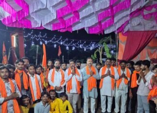 ब्लाक प्रमुख ने पंडालों में पहुंचकर की सुख-समृद्धि की कामना:गैंड़ास बुजुर्ग के ब्लॉक प्रमुख राकेश तिवारी ने कई गांवों में किए दर्शन ब्लाक प्रमुख ने पंडालों में पहुंचकर की सुख-समृद्धि की कामना:गैंड़ास बुजुर्ग के ब्लॉक प्रमुख राकेश तिवारी ने कई गांवों में किए दर्शन