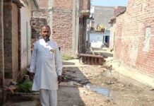 बिशुनापुर लोहटी चिल्हरिया में रास्ते पर भरा पानी:घरों से निकलने वाला पानी जमा होने से ग्रामीण परेशान, शिकायत के बाद भी समाधान नहीं बिशुनापुर लोहटी चिल्हरिया में रास्ते पर भरा पानी:घरों से निकलने वाला पानी जमा होने से ग्रामीण परेशान, शिकायत के बाद भी समाधान नहीं