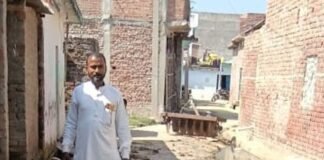 बिशुनापुर लोहटी चिल्हरिया में रास्ते पर भरा पानी:घरों से निकलने वाला पानी जमा होने से ग्रामीण परेशान, शिकायत के बाद भी समाधान नहीं बिशुनापुर लोहटी चिल्हरिया में रास्ते पर भरा पानी:घरों से निकलने वाला पानी जमा होने से ग्रामीण परेशान, शिकायत के बाद भी समाधान नहीं