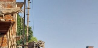 जमीनी विवाद में युवक ने थाने के सामने आत्मदाह की:पुलिस ने रोका, SDM ने दो दिन में पैमाइश का आश्वासन दिया, दोनों पक्ष सहमत जमीनी विवाद में युवक ने थाने के सामने आत्मदाह की:पुलिस ने रोका, SDM ने दो दिन में पैमाइश का आश्वासन दिया, दोनों पक्ष सहमत