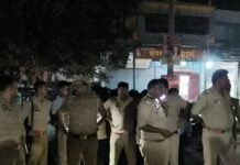 महादेवा चौराहे पर सड़क हादसे में युवक की मौत:टोल से बचने के लिए बड़े वाहन और सड़क पर खड़े टेंपो बने वजह महादेवा चौराहे पर सड़क हादसे में युवक की मौत:टोल से बचने के लिए बड़े वाहन और सड़क पर खड़े टेंपो बने वजह