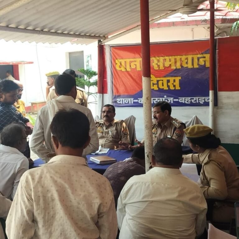 कैसरगंज थाना दिवस में 5 शिकायतें आईं:कैसरगंज थाना दिवस में सीओ डीके श्रीवास्तव ने सुनीं फरियादियों की समस्याएं, पांच में तीन शिकायतों का मौके पर निस्तारण