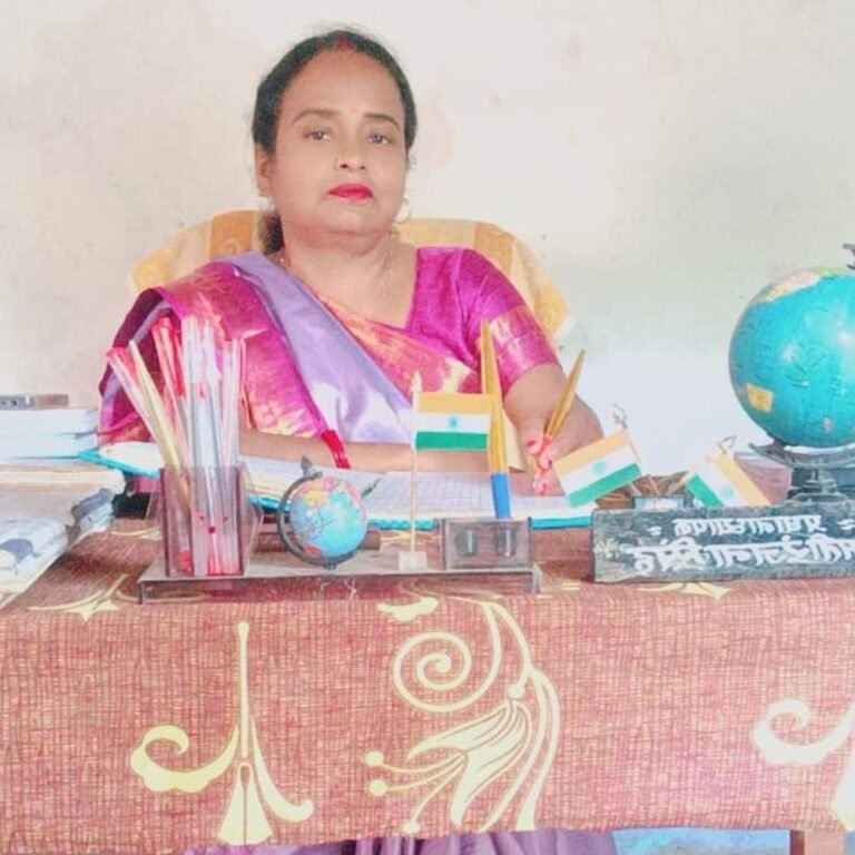 बस्ती में एमए की पढ़ाई के उपरांत शुरू की पहल:भूतपूर्व सैनिक के नाम पर रखा स्कूल, अब महिलाएं भी बन रहीं आत्मनिर्भर