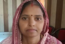 स्वास्थ्य सखी नीता सिंह ने महिलाओं की तकदीर बदली:समूह से 20 हजार का लोन लेकर खोली कॉस्मेटिक दुकान, बच्चों को दे रहीं अच्छी शिक्षा स्वास्थ्य सखी नीता सिंह ने महिलाओं की तकदीर बदली:समूह से 20 हजार का लोन लेकर खोली कॉस्मेटिक दुकान, बच्चों को दे रहीं अच्छी शिक्षा