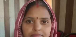 स्वास्थ्य सखी नीता सिंह ने महिलाओं की तकदीर बदली:समूह से 20 हजार का लोन लेकर खोली कॉस्मेटिक दुकान, बच्चों को दे रहीं अच्छी शिक्षा स्वास्थ्य सखी नीता सिंह ने महिलाओं की तकदीर बदली:समूह से 20 हजार का लोन लेकर खोली कॉस्मेटिक दुकान, बच्चों को दे रहीं अच्छी शिक्षा