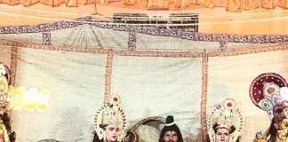 उतरौला में रामलीला के तीसरे दिन कई प्रसंगों का मंचन:ताड़का वध, शिव धनुष भंग और राम-सीता विवाह लीलाएं रहीं मुख्य आकर्षण उतरौला में रामलीला के तीसरे दिन कई प्रसंगों का मंचन:ताड़का वध, शिव धनुष भंग और राम-सीता विवाह लीलाएं रहीं मुख्य आकर्षण