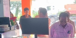 दो दुकानों से लाखों का सामान चोरी:किराएदार दंपती को कमरे में बंद करके वारदात दो दुकानों से लाखों का सामान चोरी:किराएदार दंपती को कमरे में बंद करके वारदात