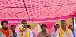 चफरिया बाजार में CPL डे-नाइट वॉलीबॉल टूर्नामेंट शुरू:ब्लॉक प्रमुख ने फीता काटकर किया उद्घाटन, कई जिलों की टीमें ले रहीं हिस्सा