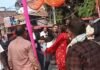पेशी पर आए पति-पत्नी पर बीच सड़क हमला:बहराइच में एसपी कार्यालय से कुछ दूर हुई घटना, वीडियो भी आया सामने पेशी पर आए पति-पत्नी पर बीच सड़क हमला:बहराइच में एसपी कार्यालय से कुछ दूर हुई घटना, वीडियो भी आया सामने