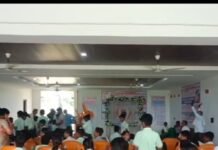 बस्ती में दीनबंधु पब्लिक स्कूल में स्वास्थ्य शिविर:बच्चों की जांच कर दी सेहतमंद रहने की सलाह बस्ती में दीनबंधु पब्लिक स्कूल में स्वास्थ्य शिविर:बच्चों की जांच कर दी सेहतमंद रहने की सलाह