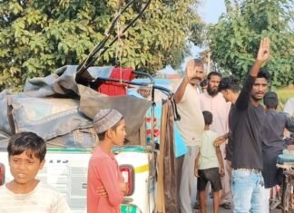 श्रावस्ती में ईंट लदे ट्रैक्टर और ऑटो की टक्कर:भैया पुरवा में ऑटो चालक समेत कई यात्री घायल, पुलिस जांच में जुटी