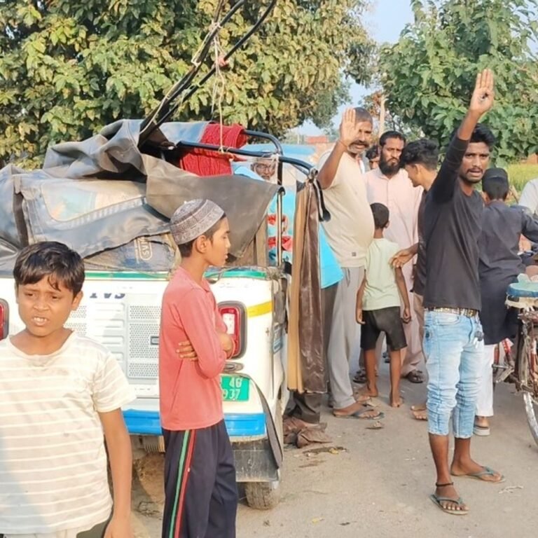 श्रावस्ती में ईंट लदे ट्रैक्टर और ऑटो की टक्कर:भैया पुरवा में ऑटो चालक समेत कई यात्री घायल, पुलिस जांच में जुटी