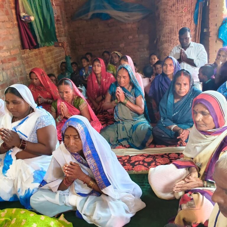 सिद्धार्थनगर में परित्राण पाठ आयोजित:बौद्ध रीति-रिवाज से हुई पूजा-अर्चना, त्रिशरण व पंचशील ग्रहण कर दिया शांति का संदेश