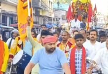 रामलीला के तृतीय दिन निकली प्रभु श्रीराम की रथ शोभायात्रा:बहराइच में पूरा नगर जयकारों से गूंजा, श्रीराम का जीवन मानवता के लिए प्रेरणा पुंज रामलीला के तृतीय दिन निकली प्रभु श्रीराम की रथ शोभायात्रा:बहराइच में पूरा नगर जयकारों से गूंजा, श्रीराम का जीवन मानवता के लिए प्रेरणा पुंज