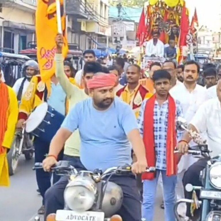 रामलीला के तृतीय दिन निकली प्रभु श्रीराम की रथ शोभायात्रा:बहराइच में पूरा नगर जयकारों से गूंजा, श्रीराम का जीवन मानवता के लिए प्रेरणा पुंज