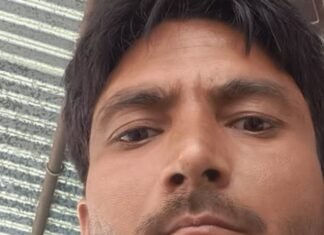 पुरैना चौराहे से बाइक चोरी:वाहन मालिक ने पुलिस से कार्रवाई की मांग की पुरैना चौराहे से बाइक चोरी:वाहन मालिक ने पुलिस से कार्रवाई की मांग की