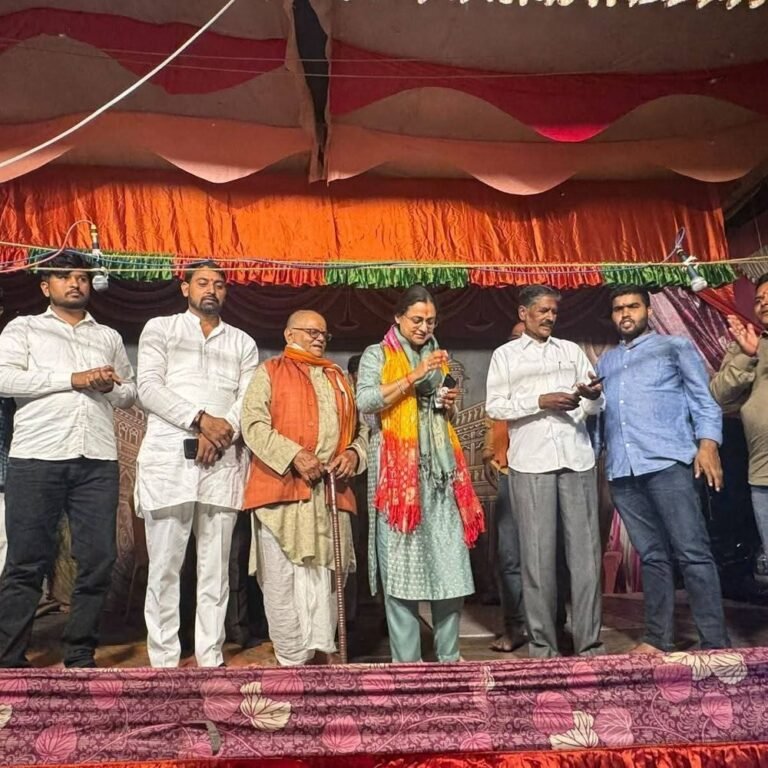 सौरहा में रामलीला का शुभारंभ:डॉ. ममता पाण्डेय ने फीता काटकर किया उद्घाटन, युवा नेता सुशील पाण्डेय भी रहे मौजूद