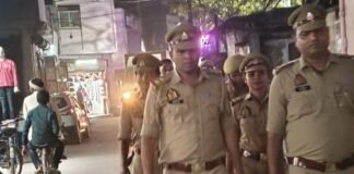 कोठीभार पुलिस ने सिसवा कस्बे में किया पैदल गश्त:नवरात्रि-दशहरा पर सुरक्षा और शांति बनाए रखने के लिए दिए निर्देश कोठीभार पुलिस ने सिसवा कस्बे में किया पैदल गश्त:नवरात्रि-दशहरा पर सुरक्षा और शांति बनाए रखने के लिए दिए निर्देश