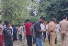 बहराइच के झींगहाघाट पुल के पास बालक नदी में कूदा:गोताखोर तलाश में जुटे, थानाध्यक्ष दिवाकर तिवारी भी मौके पर पहुंचे बहराइच के झींगहाघाट पुल के पास बालक नदी में कूदा:गोताखोर तलाश में जुटे, थानाध्यक्ष दिवाकर तिवारी भी मौके पर पहुंचे