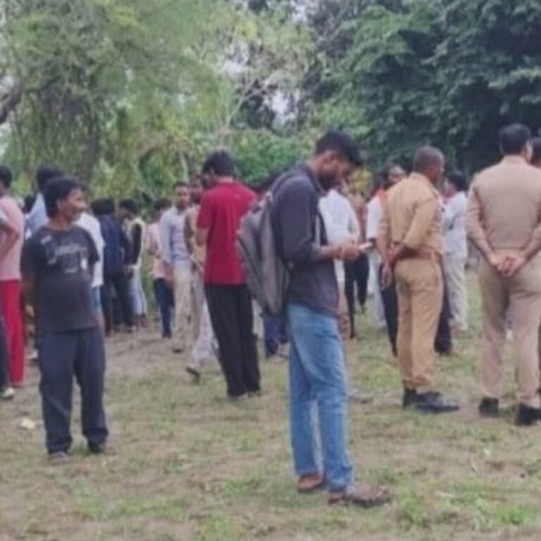 बहराइच के झींगहाघाट पुल के पास बालक नदी में कूदा:गोताखोर तलाश में जुटे, थानाध्यक्ष दिवाकर तिवारी भी मौके पर पहुंचे
