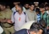 नदी में डूबे बच्चे का तीसरे दिन भी पता नहीं:तलाश में देरी से नाराज परिजन सड़क पर बैठे, CO के आश्वासन पर खत्म किया प्रदर्शन नदी में डूबे बच्चे का तीसरे दिन भी पता नहीं:तलाश में देरी से नाराज परिजन सड़क पर बैठे, CO के आश्वासन पर खत्म किया प्रदर्शन