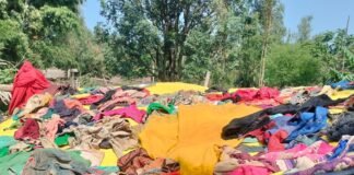 श्रावस्ती में आंधी-बारिश से गरीब महिला का मकान ढहा:परिवार ने किसी तरह जान बचाई, राशन भी बर्बाद; बच्चे चना खाकर गुजारा कर रहे, मदद की गुहार श्रावस्ती में आंधी-बारिश से गरीब महिला का मकान ढहा:परिवार ने किसी तरह जान बचाई, राशन भी बर्बाद; बच्चे चना खाकर गुजारा कर रहे, मदद की गुहार