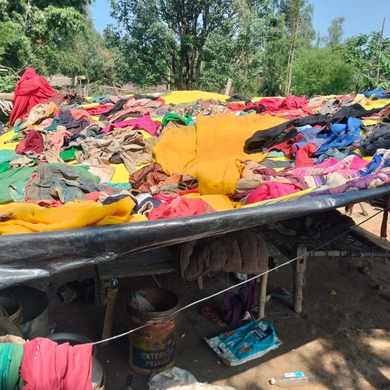 श्रावस्ती में आंधी-बारिश से गरीब महिला का मकान ढहा:परिवार ने किसी तरह जान बचाई, राशन भी बर्बाद; बच्चे चना खाकर गुजारा कर रहे, मदद की गुहार