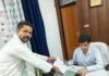 तेजवापुर में 15 दिन से बिजली संकट:ज्ञापन और प्रदर्शन के बाद भी व्यवस्था नहीं सुधरी, गिरे पोल नहीं उठाए गए तेजवापुर में 15 दिन से बिजली संकट:ज्ञापन और प्रदर्शन के बाद भी व्यवस्था नहीं सुधरी, गिरे पोल नहीं उठाए गए