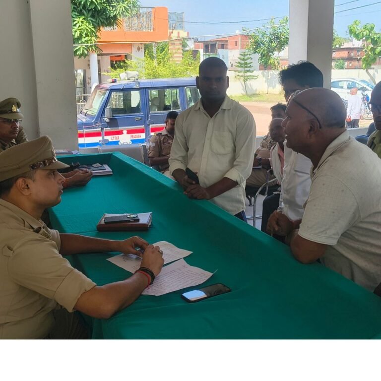 लेखपालों ने काली पट्टी बांधकर थाना समाधान दिवस में पहुंचे:तीन मामले पुलिस के एवं चार मामले राजस्व के समाधान दिवस में पहुँचे, एक का निस्तारण