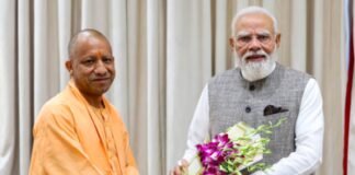 पीएम मोदी के 25 साल पूरे होने पर सीएम योगी ने दी बधाई