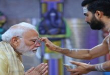 जनसेवा के 25 साल, पीएम मोदी ने गणेश मंदिर में की पूजा