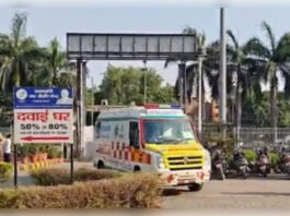 दिल्ली के सीमापुरी में इमारत गिरी, कई लोगों के मलबे में फंसे होने की आशंका