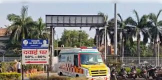 दिल्ली के सीमापुरी में इमारत गिरी, कई लोगों के मलबे में फंसे होने की आशंका