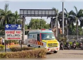दिल्ली के सीमापुरी में इमारत गिरी, कई लोगों के मलबे में फंसे होने की आशंका