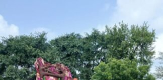 दुर्गा पूजा के लिए प्रतिमाएं ले जाते दिखे आयोजन समिति:अमोढ़ा बाजार में नवरात्रि को लेकर तैयारियां तेज, बाजारों में भी बढ़ी चहल-पहल दुर्गा पूजा के लिए प्रतिमाएं ले जाते दिखे आयोजन समिति:अमोढ़ा बाजार में नवरात्रि को लेकर तैयारियां तेज, बाजारों में भी बढ़ी चहल-पहल