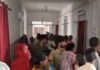 पुलिस वैन की टक्कर से बाइक सवार की मौत:हादसे में पिता-पुत्री गंभीर घायल, बेटी का इलाज कराने जा रहे थे