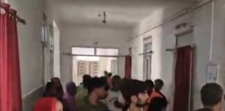 पुलिस वैन की टक्कर से बाइक सवार की मौत:हादसे में पिता-पुत्री गंभीर घायल, बेटी का इलाज कराने जा रहे थे
