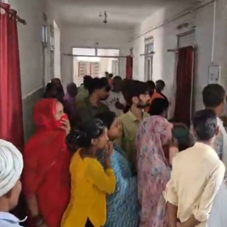 पुलिस वैन की टक्कर से बाइक सवार की मौत:हादसे में पिता-पुत्री गंभीर घायल, बेटी का इलाज कराने जा रहे थे