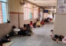 ओपेक अस्पताल में एक महीने से पोर्टेबल एक्सरे-एबीजी जांच बंद:बस्ती में गंभीर नवजातों के इलाज में दिक्कत, अधिकारियों ने नहीं दिया ध्यान