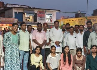 बागापार में 'नमो सेवा' कार्यक्रम, कलाकारों ने मोदी के काम:लखनऊ के कलाकारों ने नाट्य मंचन से प्रधानमंत्री के कार्यों को प्रस्तुत किया