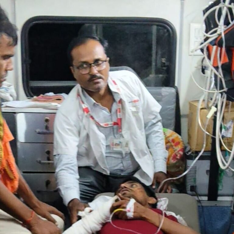 श्रावस्ती में बाइक अनियंत्रित होकर पलटी, युवक गंभीर घायल:पैर, हाथ और सिर में चोटें आईं; भिनगा से बहराइच मेडिकल कॉलेज रेफर