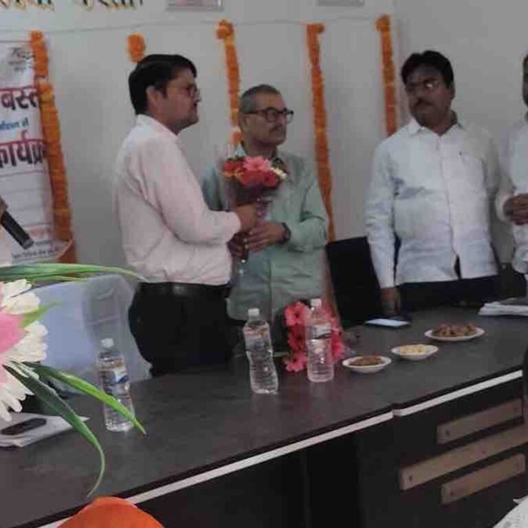 भकरही पंचायत में ग्रामीणों को कानूनी अधिकार बताए:जिला विधिक सेवा प्राधिकरण के कार्यक्रम में जमीन, राजस्व और सरकारी योजनाओं की जानकारी दी