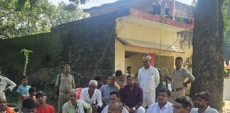 नहर किनारे मिला महिला का शव, हत्या की आशंका:अंतिम संस्कार रोककर परिजनों ने की FIR की मांग, विधायक ने कार्रवाई का दिया भरोसा नहर किनारे मिला महिला का शव, हत्या की आशंका:अंतिम संस्कार रोककर परिजनों ने की FIR की मांग, विधायक ने कार्रवाई का दिया भरोसा