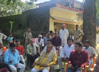 नहर किनारे मिला महिला का शव, हत्या की आशंका:अंतिम संस्कार रोककर परिजनों ने की FIR की मांग, विधायक ने कार्रवाई का दिया भरोसा नहर किनारे मिला महिला का शव, हत्या की आशंका:अंतिम संस्कार रोककर परिजनों ने की FIR की मांग, विधायक ने कार्रवाई का दिया भरोसा