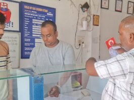 जमुनहा में 6 दिन से बिजली गुल:एजेंसी संचालक ने मोबाइल चार्ज कराकर उपभोक्ताओं को दी गैस